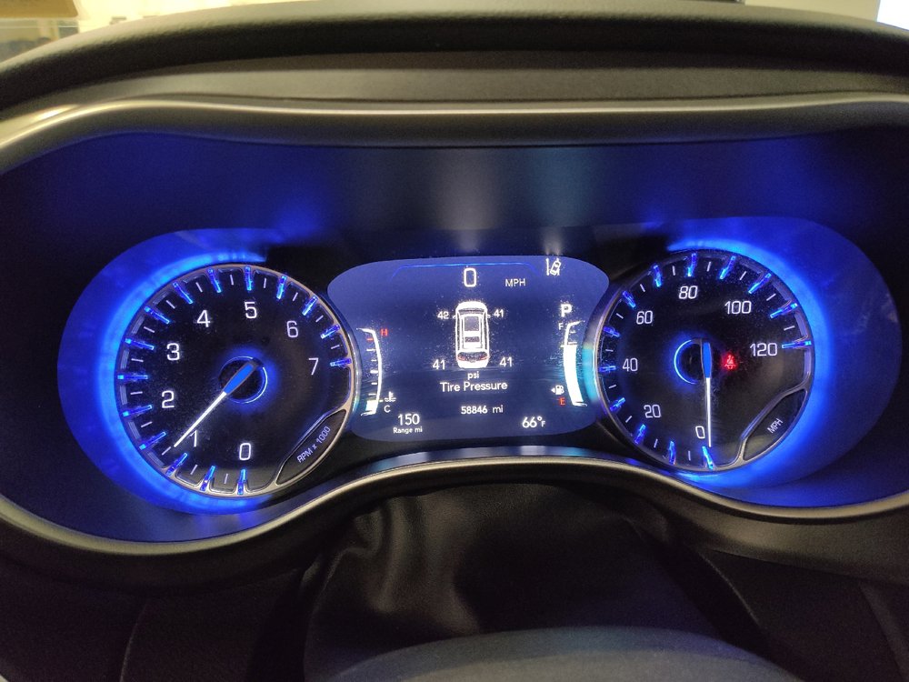 Used 2024 Chrysler Pacifica Touring-L FWD image 23