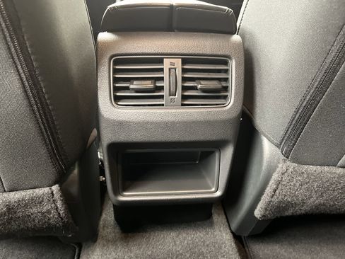 Used 2023 Nissan Rogue S image 10