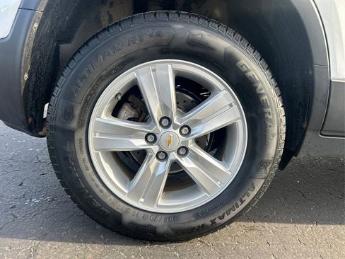 Used 2019 Chevrolet Trax LT w/ LT Convenience Package AWD/4WD image 23