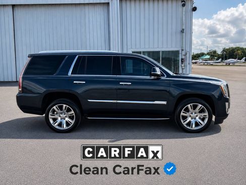 Used 2020 Cadillac Escalade Luxury RWD image 1