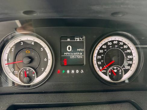 Used 2015 RAM 2500 Tradesman w/ Chrome Appearance Group AWD/4WD image 4
