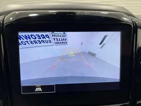 Used 2023 Chevrolet Traverse LT AWD/4WD image 17