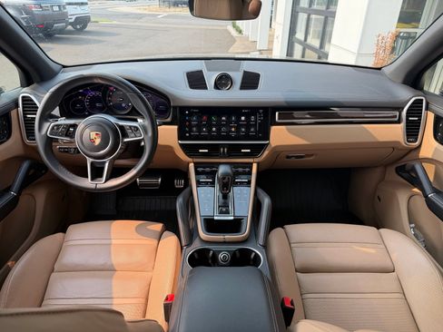 Used 2023 Porsche Cayenne S AWD/4WD image 5