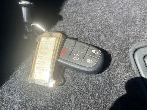 Used 2025 Jeep Compass Limited image 25