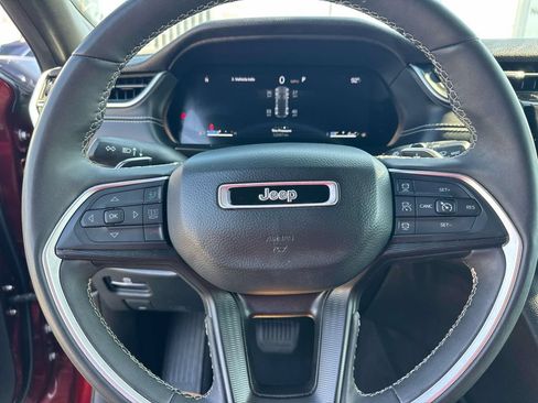 Used 2024 Jeep Grand Cherokee Altitude RWD image 21