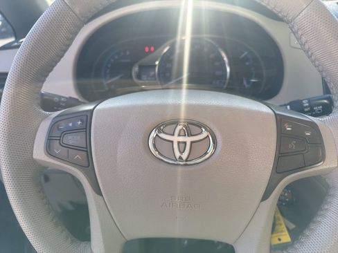 Used 2012 Toyota Sienna image 7