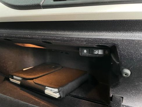 Used 2017 BMW 320i Sedan image 44