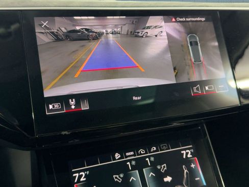 Used 2022 Audi e-tron Premium Plus w/ Premium Plus Package image 25