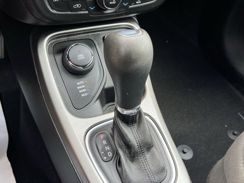 Used 2021 Jeep Compass Sport w/ Cold Weather Group AWD/4WD image 19
