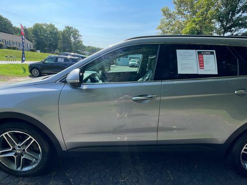 Used 2017 Hyundai Santa Fe AWD image 3