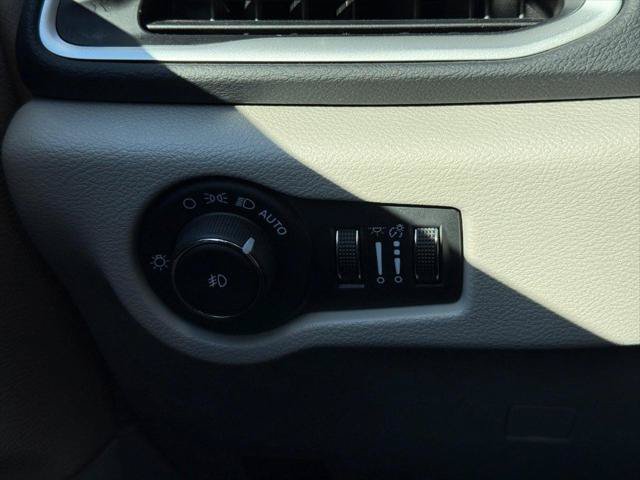 Certified 2024 Chrysler Pacifica Touring-L FWD image 21