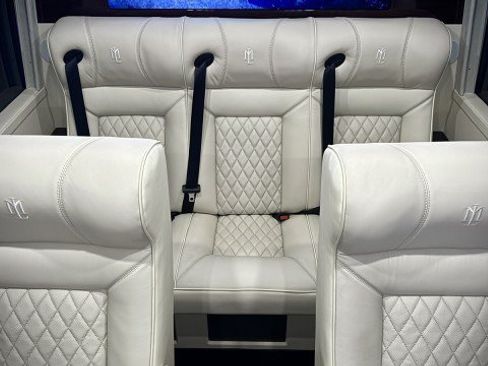 Used 2025 Mercedes-Benz Sprinter 2500 image 19