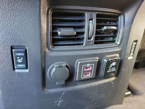 Used 2021 Nissan Titan Platinum Reserve w/ Moonroof Package image 20