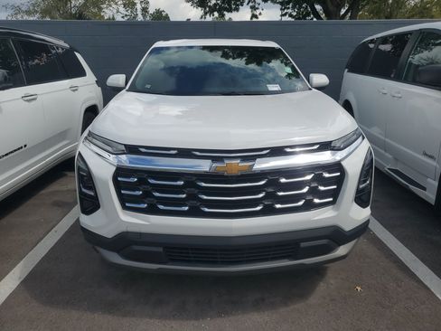 Used 2026 Chevrolet Equinox LT FWD image 3