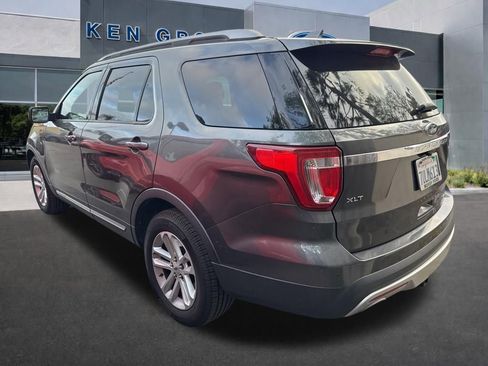 Used 2017 Ford Explorer XLT w/ Equipment Group 202A image 4