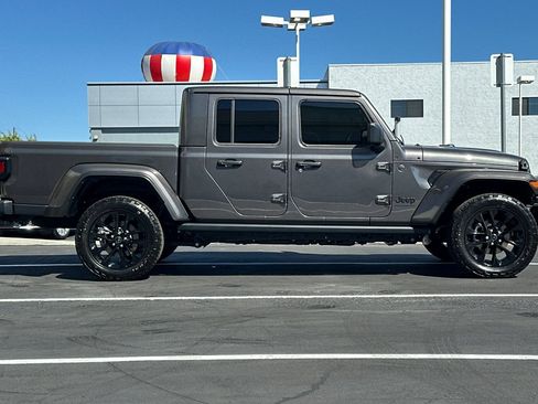 Used 2025 Jeep Gladiator Sport AWD/4WD image 3