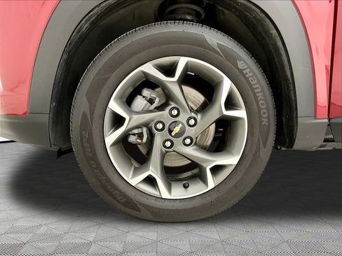 Used 2025 Chevrolet Trax LT w/ Driver Confidence Package FWD image 34
