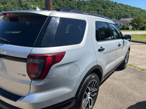 Used 2018 Ford Explorer Sport AWD/4WD image 5