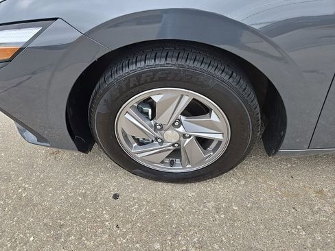 Used 2025 Hyundai Elantra SE FWD image 24