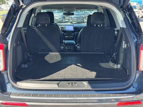 Used 2022 Ford Explorer Limited w/ Equipment Group 301A AWD/4WD image 11