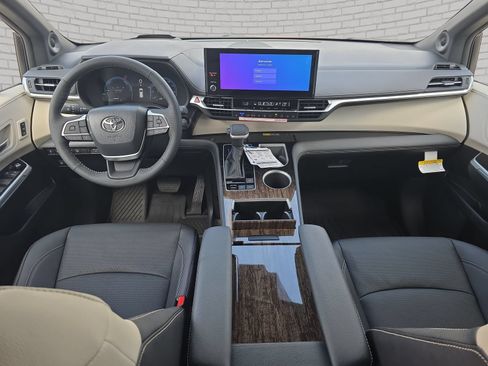 New 2026 Toyota Sienna Platinum AWD/4WD image 9