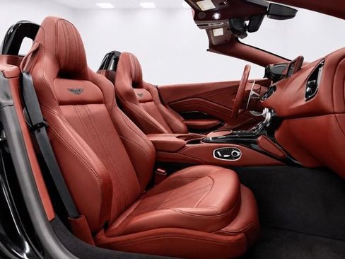 Used 2021 Aston Martin V8 Vantage Roadster RWD image 17