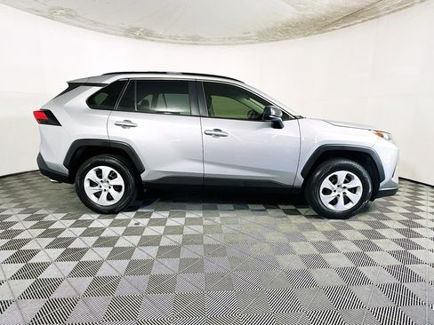 Used 2020 Toyota RAV4 LE FWD image 2