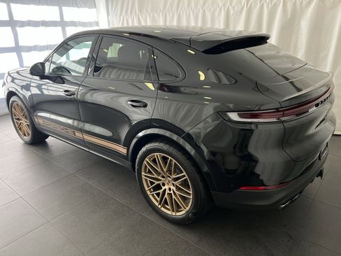 Certified 2025 Porsche Cayenne Coupe image 3