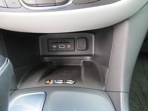Used 2021 Chevrolet Equinox Premier FWD image 28