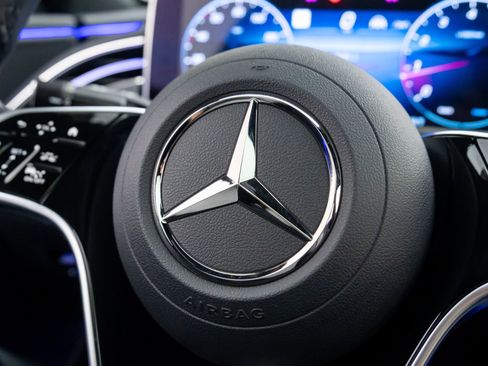 Used 2025 Mercedes-Benz E 450 4MATIC Sedan image 33