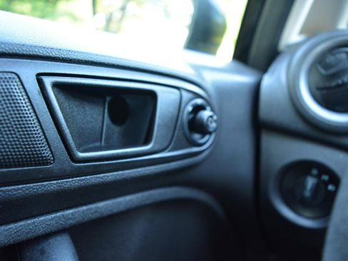 Used 2017 Ford Fiesta S FWD image 27