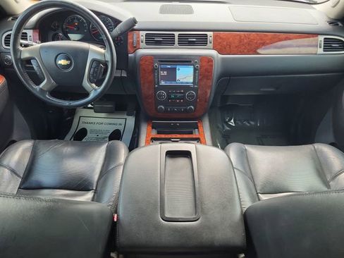 Used 2014 Chevrolet Suburban LTZ RWD image 16