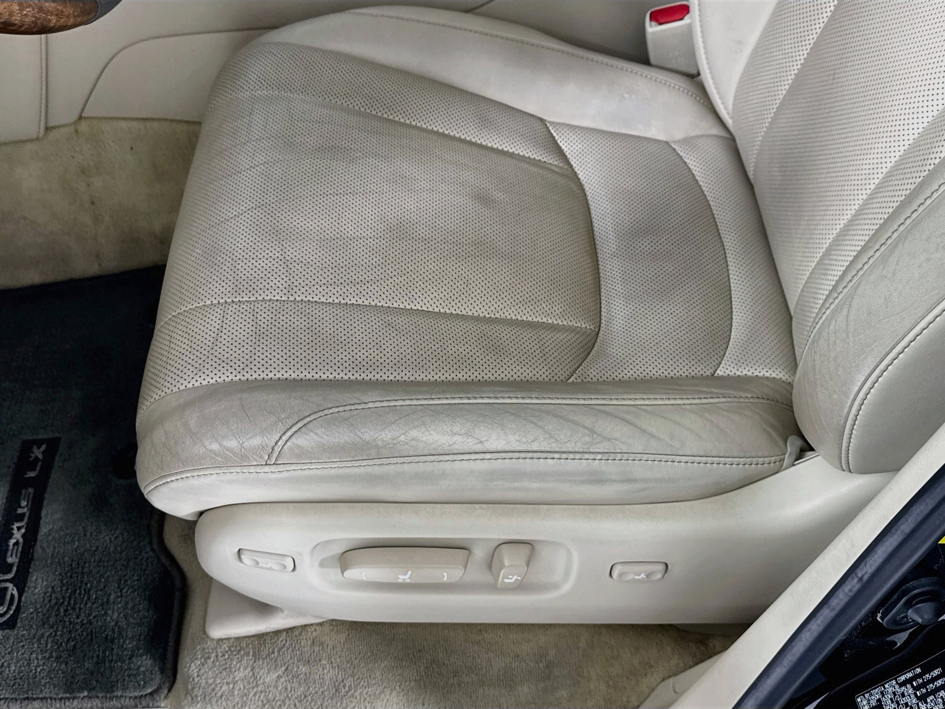 Used 2016 Lexus LX 570 4WD w/ Luxury Package image 20