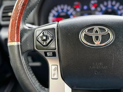 Used 2017 Toyota 4Runner SR5 AWD/4WD image 32