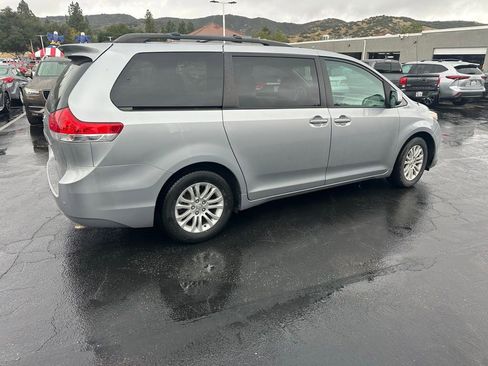 Used 2013 Toyota Sienna XLE image 5
