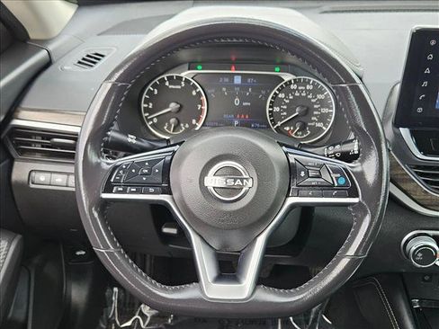 Used 2024 Nissan Altima 2.5 SV w/ SV Premium Package FWD image 14