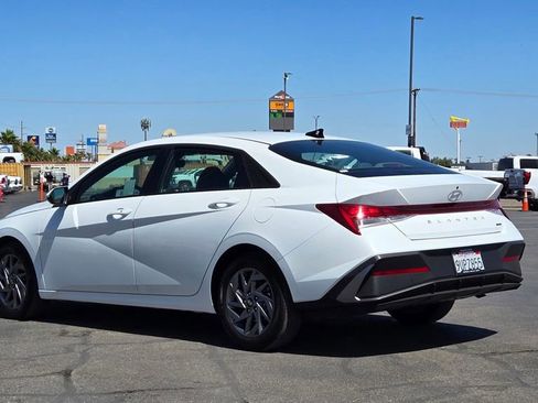 Certified 2025 Hyundai Elantra Hybrid FWD image 6