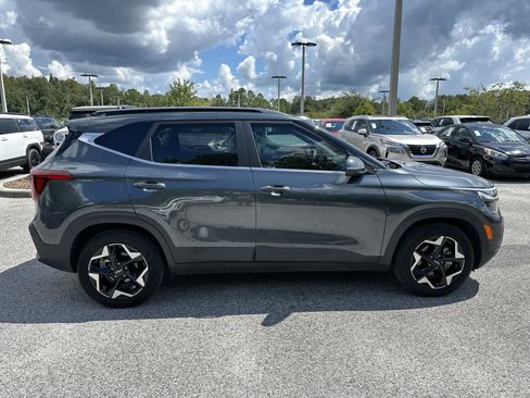 Used 2024 Kia Seltos EX FWD image 10