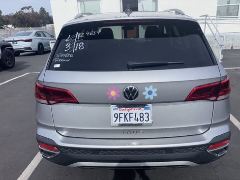 Used 2023 Volkswagen Taos SE w/ Panoramic Sunroof Package image 11