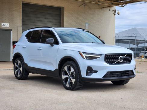 Used 2026 Volvo XC40 B5 Plus w/ Protection Package Premier AWD/4WD image 9