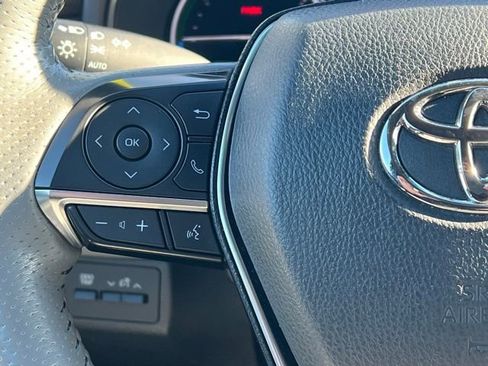 Used 2020 Toyota Avalon Limited image 25