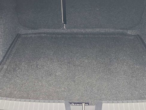 Used 2023 Volkswagen Jetta SE w/ Panoramic Sunroof Package image 31