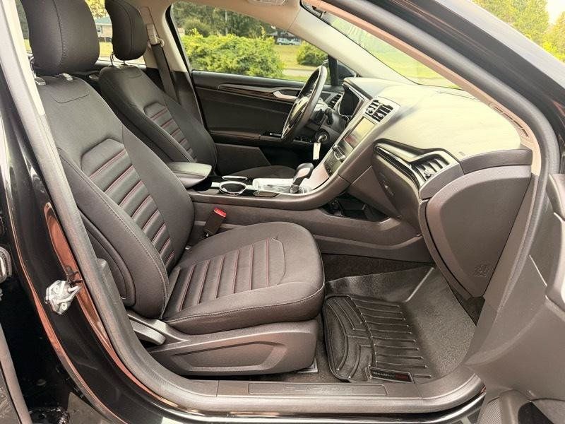 Used 2013 Ford Fusion SE FWD image 16