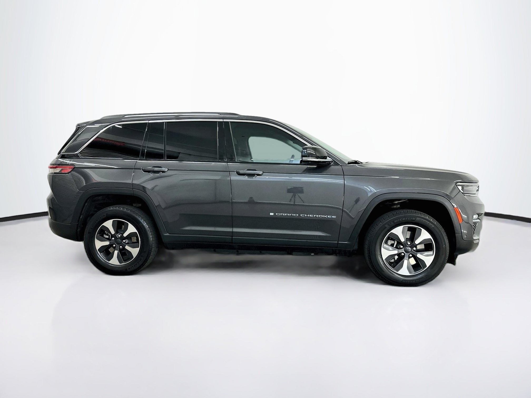 Used 2023 Jeep Grand Cherokee 4WD 4xe w/ Luxury Tech Group II image 10