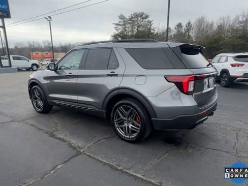 Used 2025 Ford Explorer ST-Line w/ ST-Line Street Pack image 6