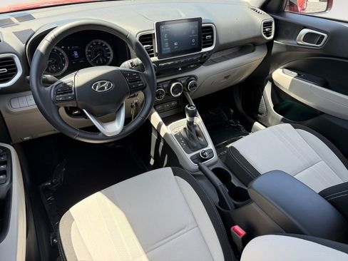 Certified 2022 Hyundai Venue SEL FWD image 15