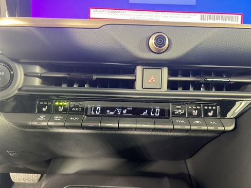 Used 2023 Toyota Crown Limited image 28