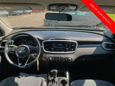 Used 2017 Kia Sorento LX image 15