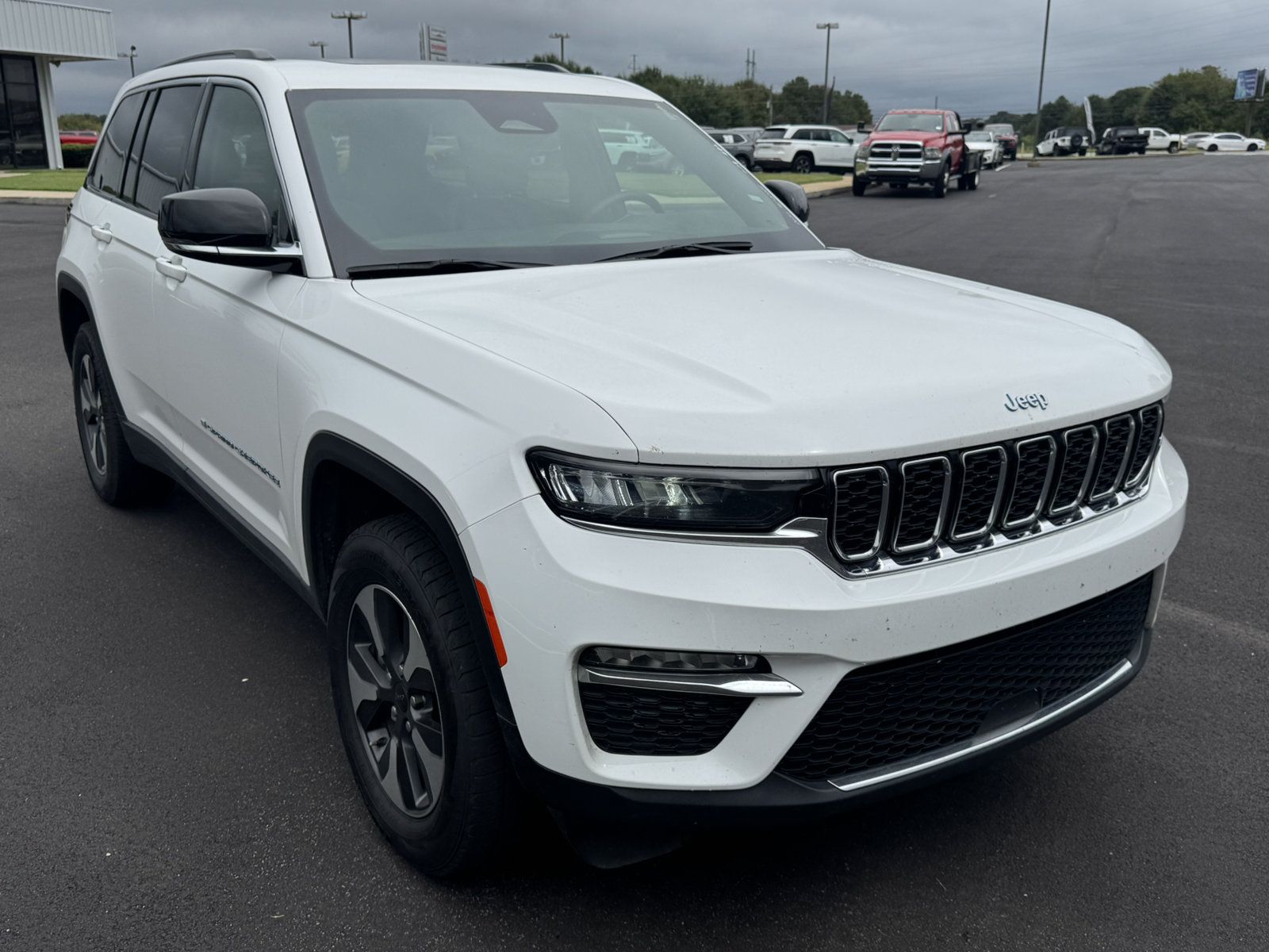 Used 2024 Jeep Grand Cherokee Limited 4xe AWD/4WD image 3