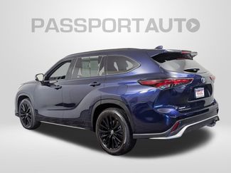 Used 2024 Toyota Highlander XSE video 3